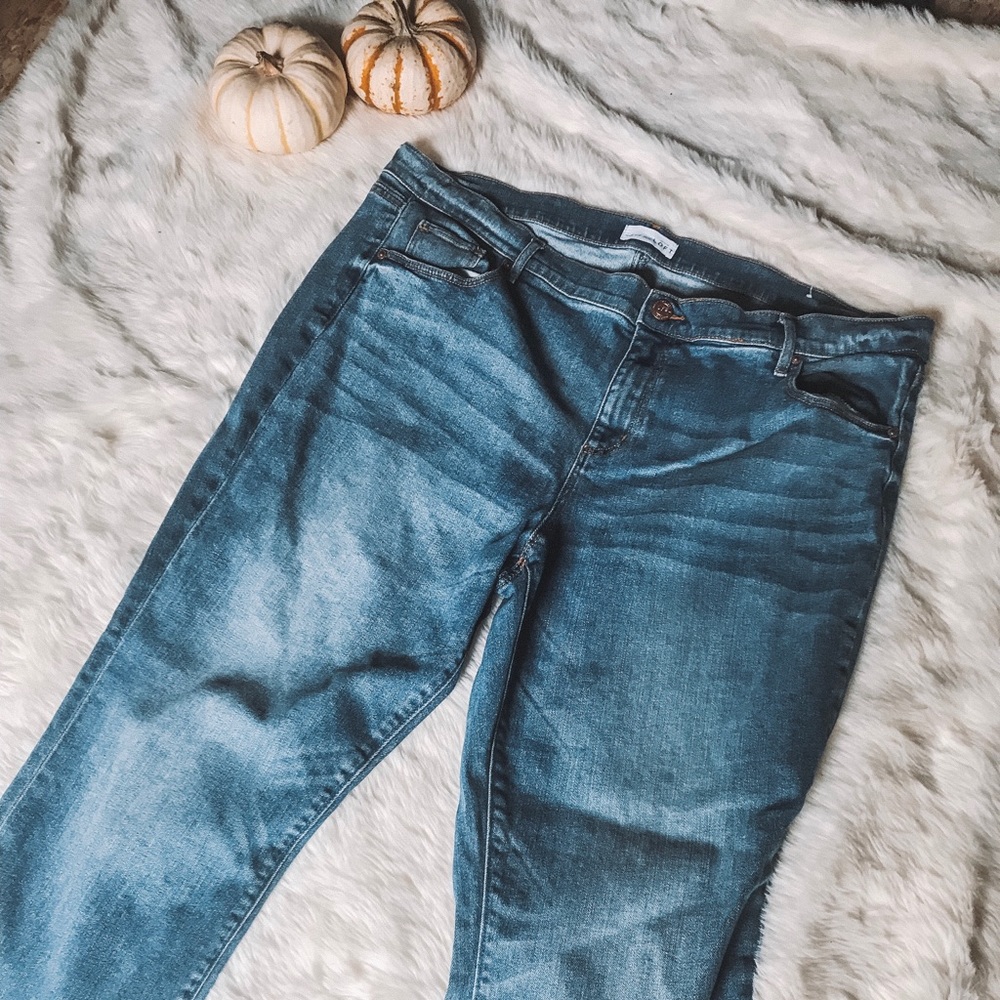 LOFT: CROP FLARE JEANS🖤